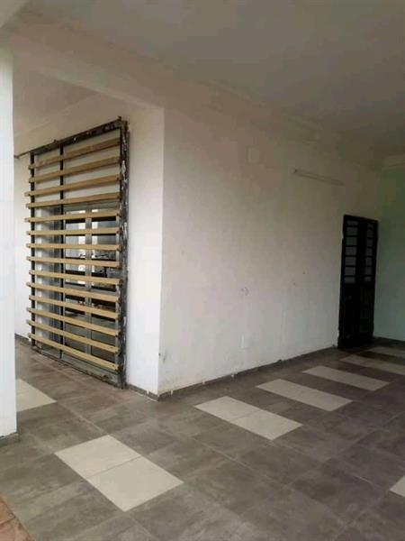 Yaoundé quartier Messassi appartement 3 chambres salon cuisine 3 douches bien spacieux  BRAD IMMO